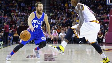 Sergio Rodríguez, con los Sixers, durante un partido ante los Cleveland Cavaliers.