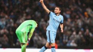 Un gol de Lampard salva al City y le mete presión al Chelsea