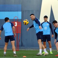 El Málaga busca impulso ante un Zaragoza atrapado en el tiempo