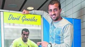 <b>UNA INSPIRACIÓN VITAL. </b>David González posa para AS en su taquilla. Hoy quiere emerger.