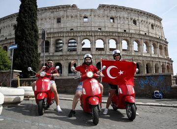 Esta noche arranca la Eurocopa con el partido inaugural entre Turquía e Italia en Roma. En las calles ya se nota el ambiente.