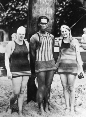 Duke Kahanamoku with American swimmers, Charlotte Boyle and Ethelda Bleibtrey ready for surf at Waikiki in 1925.