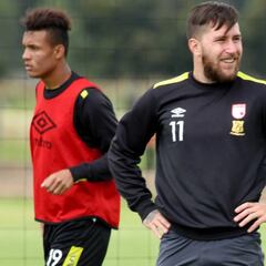 Costas incluye a Jonathan Gómez en la lista de viajeros a Medellín