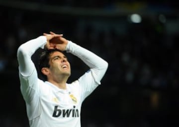 Kaká fichó por el Real Madrid procedente del Milan en junio de 2009 por 65 millones de euros, siendo uno de los más caros de la historia. En la vuelta de la temporada 2012-2013 su rendimiento bajó sustancialmente. En septiembre de 2013, el Real Madrid y el Milan alcanzaron un acuerdo para el traspaso del brasileño que regresaría al club italiano gratis y con una bajada en su sueldo.