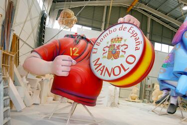 Imagen de la falla de Manolo en Valencia, obra de Xavier Herrero en 2009. 
 