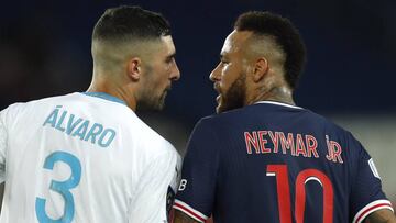 Soccer Football - Ligue 1 - Paris St Germain v Olympique de Marseille - Parc des Princes, Paris, France - September 13, 2020 Paris St Germain's Neymar clashes with Olympique de Marseille's Alvaro Gonzalez REUTERS/Gonzalo Fuentes