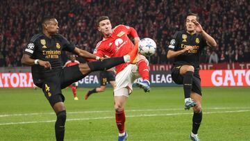 Berlin (Gemany), 12/12/2023.- Madrid's David Alaba (L), Berlin's Robin Gosens (C) and Madrid's Lucas Vazquez (R) in action during the UEFA Champions League group stage match between Union Berlin and Real Madrid, in Berlin, Germany, 12 December 2023. (Liga de Campeones, Alemania) EFE/EPA/CLEMENS BILAN
