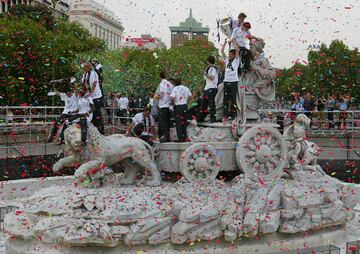 Celebración de la plantilla del Real Madrid en la fuente de Cibeles. 