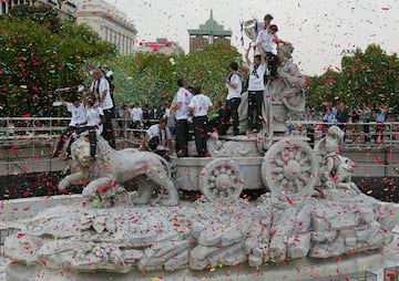 Celebración de la plantilla del Real Madrid en la fuente de Cibeles. 