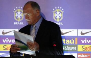 Protestas durante la rueda de prensa de Scolari