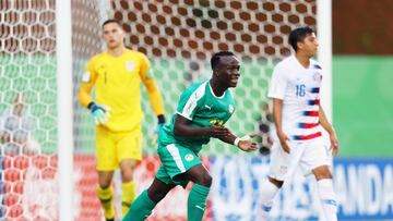 La Selección de Estados Unidos desaprovechó la ventaja tempranera ante una escuadra africana que aprovechó y goleó a los norteamericanos.