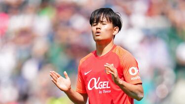 ELCHE, SPAIN - APRIL 16: Takefusa Kubo of Real Mallorca reacts during the LaLiga Santander match between Elche CF and RCD Mallorca at Estadio Manuel Martinez Valero on April 16, 2022 in Elche, Spain. (Photo by Aitor Alcalde/Getty Images)