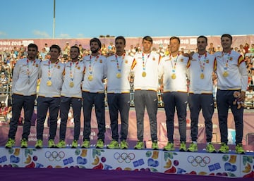 Jugadores de España con la medalla de oro