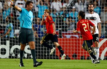 Fernando Torres marca el único gol de la final de la Eurocopa 2008 ante Alemania.