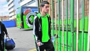 <b>NO SE FIEN. </b>La imagen no refleja, esta vez, la realidad. Marcano no está tan mal como sugieren sus muletas.