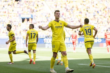 Sorloth celebra un gol con el Villarreal.