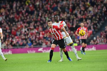 ‘Guru’, como le llaman por Bilbao, marcó un gol y le anularon otro. Lleva ya siete tantos y es el máximo goleador del Athletic esta temporada, empatado con Iñaki Williams. Oportunista y letal, el donostiarra (27 años) triunfa en San Mamés y acaba contrato en 2024.