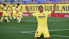 VILLAREAL, SPAIN - MAY 16: Carlos Bacca of Villarreal CF celebrates after scoring their side&#039;s first goal during the La Liga Santander match between Villarreal CF and Sevilla FC at Estadio de la Ceramica on May 16, 2021 in Villareal, Spain. Villarrea