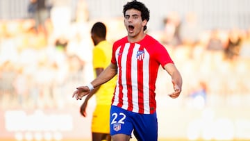 Pablo Pérez celebra su gol al Algeciras.