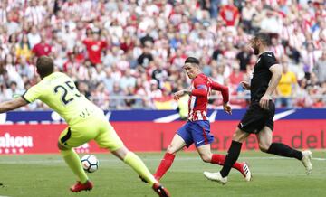 Fernando Torres marca el 1-1.