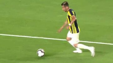 La brillante asistencia de Isla en empate con el Feyenoord