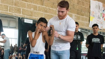 ‘Canelo’ a niños: “No busquen la fama, busquen la gloria”