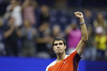 Histórica victoria  de Carlos Alcaraz ante Marin Cilic en los octavos del US Open. El español ha vencido 6-4, 3-6, 6-4, 4-6, 6-3. Jannik Sinner le esperará en cuartos de final.