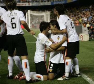 Temporada 06/07. El 26 de agosto de 2006, Valencia-Betis dan comienzo a la Liga. En imagen, Villa, Morientes, Silva y Albelda celebran un gol.