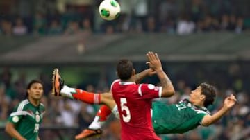 Rumbo al Mundial de Brasil 2014 marcó de chilena ante Panamá en el Estadio Azteca, uno de los mejores goles de su carrera.