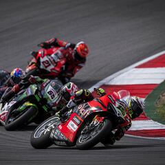 Bautista frente a las urgencias de Razgatlioglu y Rea