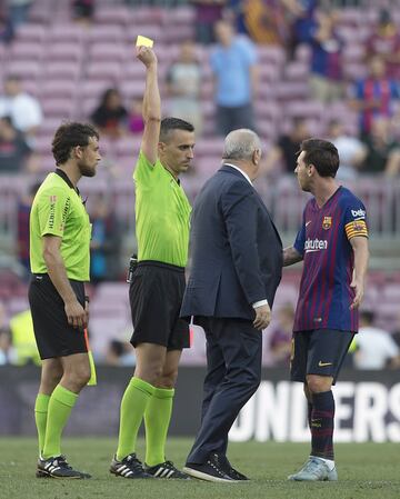 Tarjeta amarilla a Messi al final del partido 