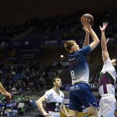 El Unicaja respira hondo en el gran día de Mario Saint-Supéry