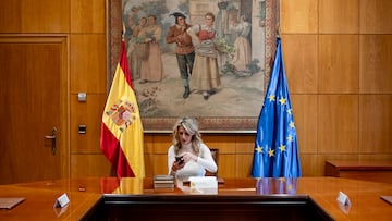 La vicepresidenta Segunda y Ministra de Trabajo y Economía Social, Yolanda Díaz a su llegada a una reunión con el secretario general de UGT FICA, Mariano Hoya, y con el senador de México y presidente de la Confederación Internacional de Trabajadores, Napoleón Gómez Urrutia, en la sede del Ministerio, a 9 de enero de 2024, en Madrid (España). Durante la reunión han analizado las relaciones sociolaborales entre ambos países.
09 ENERO 2024;SENADOR;MÉXICO;SINDICATO;RELACIONES;INTERNACIONAL;MINEROS;
A. Pérez Meca / Europa Press
09/01/2024