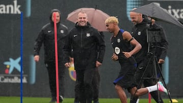 Lamine Yamal con hansi Flick.