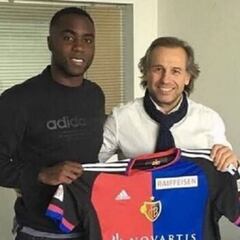 Álvarez Balanta luce la camiseta de su nuevo equipo, el Basilea