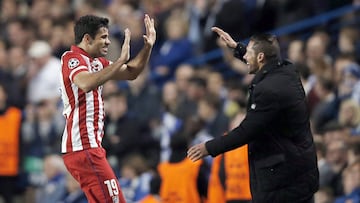 Diego Costa y Simeone, en un abrazo que ambos esperan que pueda repetirse en el pr&oacute;ximo curso.