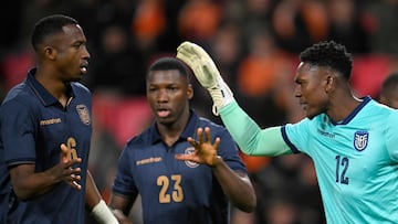 Ecuador's Goalkeeper #12 David Cabezas (R) reacts during the friendly international football match between the Netherlands and Ecuador at the PSV Stadium in Eindhoven on March 31, 2026. (Photo by JOHN THYS / AFP)
