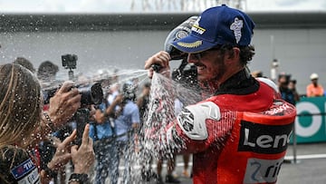 Pecco Bagnaia celebra la victoria del esprint en el GP de Malasia.