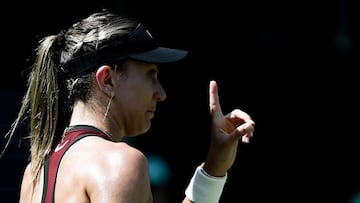 Berlin (Germany), 18/06/2025.- Paula Badosa of Spain reacts during her Round of 16 match against Emma Navarro of the US at the WTA German Open tennis tournament in Berlin, Germany, 18 June 2025. (Tenis, Alemania, España) EFE/EPA/FILIP SINGER