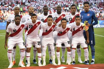 El once inicial de Perú.