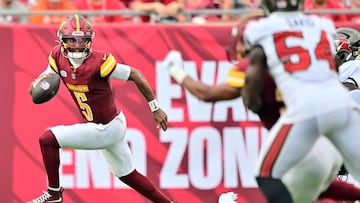 TAMPA, FLORIDA - SEPTEMBER 08: Jayden Daniels #5 of the Washington Commanders carries the ball in the third quarter of the game against the Tampa Bay Buccaneers at Raymond James Stadium on September 08, 2024 in Tampa, Florida. Julio Aguilar/Getty Images/AFP (Photo by Julio Aguilar / GETTY IMAGES NORTH AMERICA / Getty Images via AFP)