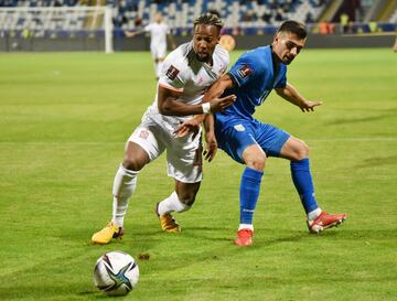 Adama Traoré y Florian Loshaj.