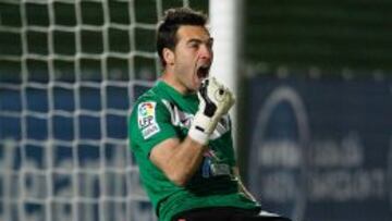 Falcón efusivio tras parar un penalti a Jesé.