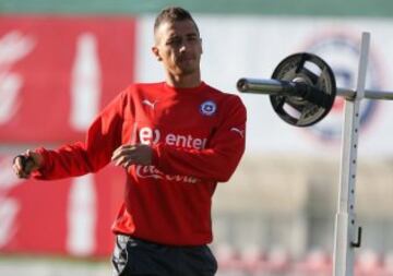 Carlos Carmona hizo casi toda su carrera en Italia y tras pasar por la MLS regresó para jugar en Colo Colo, club donde se mantiene.