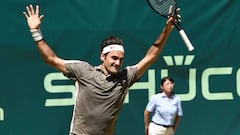 Roger Federer celebra su triunfo en Halle.