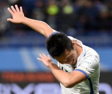 Kashima Antlers forward Yuma Suzuki celebrates his goal during the Club World Cup football semi-final match between Japan's Kashima Antlers and Colombia's Atletico Nacional at Suita City stadium in Osaka on December 14, 2016. / AFP PHOTO / TOSHIFUMI KITAM