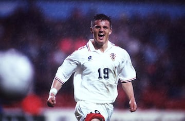 Vlaović fue miembro de la selección de Croacia durante más de diez años, entre julio de 1992 y agosto de 2002. Jugó 52 partidos internacionales y marcó 15 goles para el equipo. Anotó un gol importante ante Alemania en los cuartos del Mundial de 1998, que certificó el triunfo croata sobre los germanos.