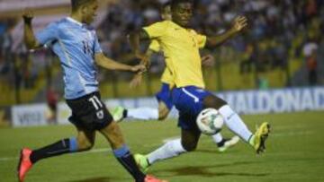 Acosta, de azul, durante el Sudamericano Sub20 que se disputa estos días.