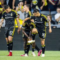 Impresionante golazo de media cancha de un argentino para ganar al Chicago Fire de Shaqiri