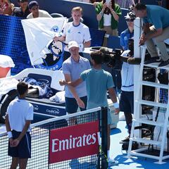 Alcaraz, campeón por retirada